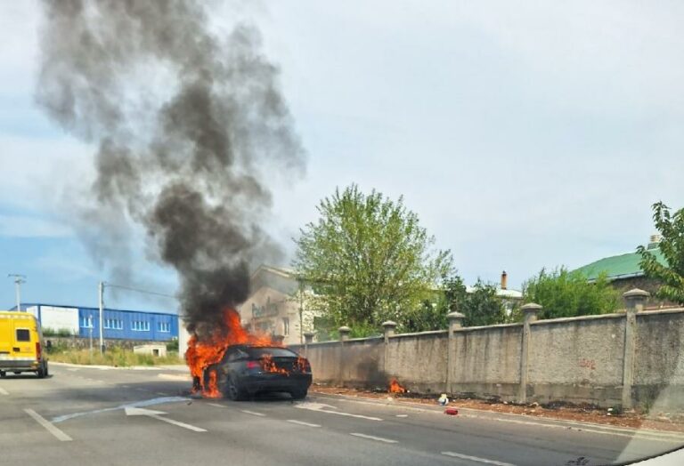NOVO SELO: Automobil izgorio na putu Podgorica – Danilovgrad
