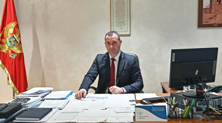 Šćekić: Oko 50 ljekara koji nemaju crnogorsko državljanstvo dobilo dozvole za stalni boravak