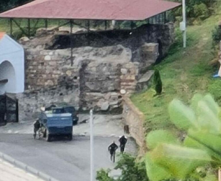 EPARHIJA RAŠKO – PRIZRENSKA: Naoružani ljudi upali u manastir Banjska, monaštvo i vjernici zaključani u konaku