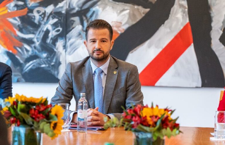 Milatović: Hrvatska je uspješno razriješila slučaj ubistva Iva Pukanića, Crna Gora, nažalost, nikada do kraja nije rasvijetlila ubistvo Duška Jovanovića; Milanović: Sastavite vladu koja je efikasna, ako u njoj ima tih takozvanih prosrpskih stranaka to je isto slika Crne Gore