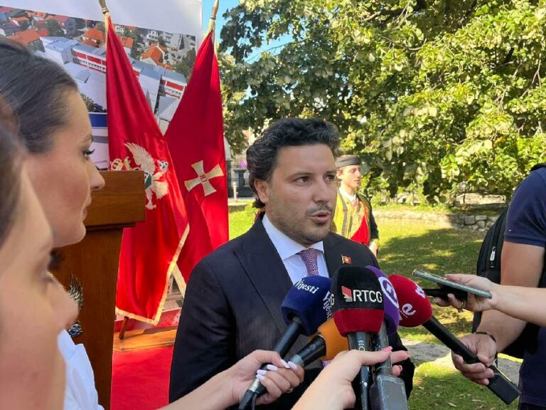 Abazović: Odluka o podršci Bečiću nakon razgovora