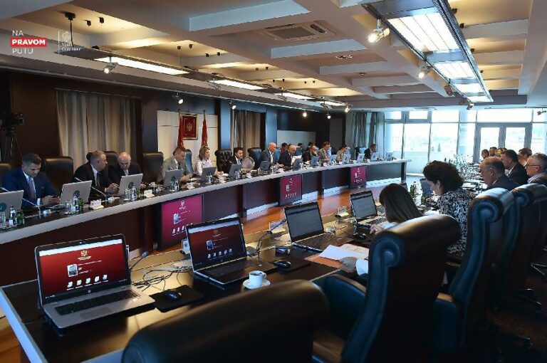 VLADA: Razriješen kompletan Savjet Agencije za civilno vazduhoplovstvo