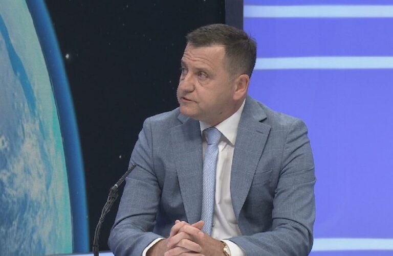 VOJINOVIĆ: Depolitizacija nemoguća preko noći, škole su bezbjednije