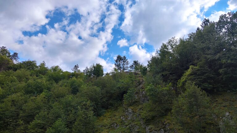 Moguća kratkotrajna kiša i grmljavina