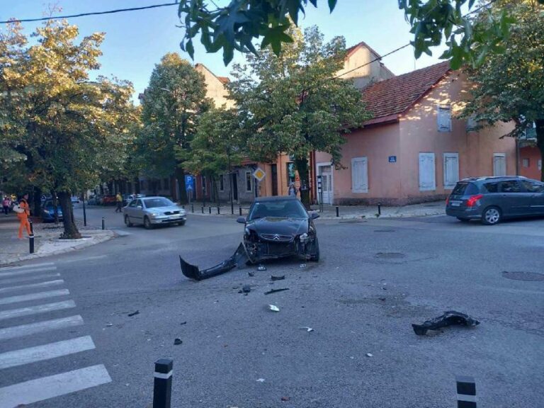 Udes na Cetinju, povrijeđen motociklista