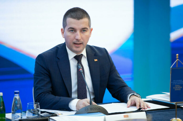 Bečić odustao od Skupštine, Demokrate prihvatile dva potpredsjednička mjesta i četiri ministarstva u vladi