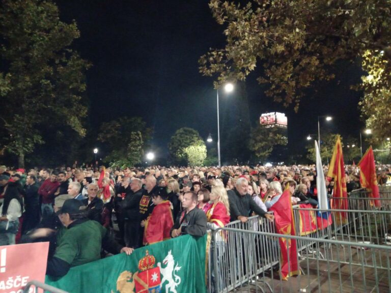 PORUKE SA PROTESTA: Suverenističke stranke da razmisle o bojkotu institucija