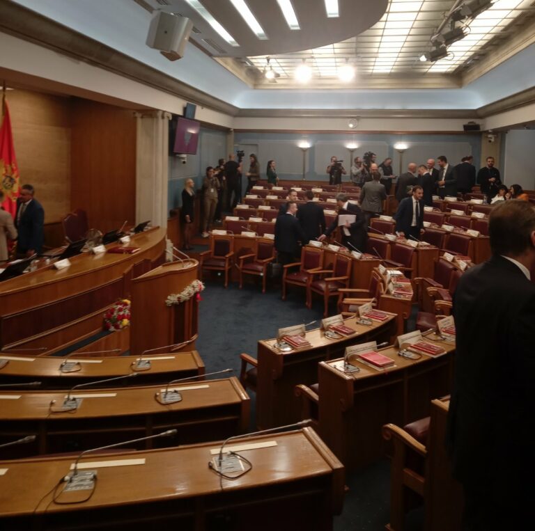 (UŽIVO) Počela sjednica, čeka se izvještaj DIK-a o popuni poslaničkih mjesta