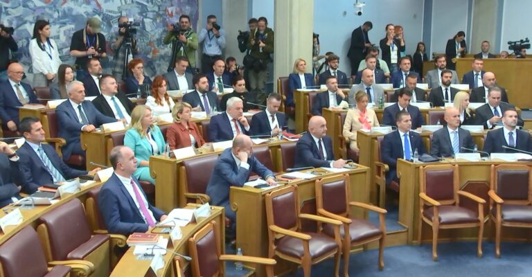 SKUPŠTINA: Pejović, Ćinćur i Dobričanin u posebnom klubu poslanika