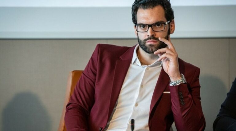 SDT utvrđuje da li je neko od službenih lica počinio krivično djelo u “državnom udaru”, kao dokaz koristi se i SKY komunikacija