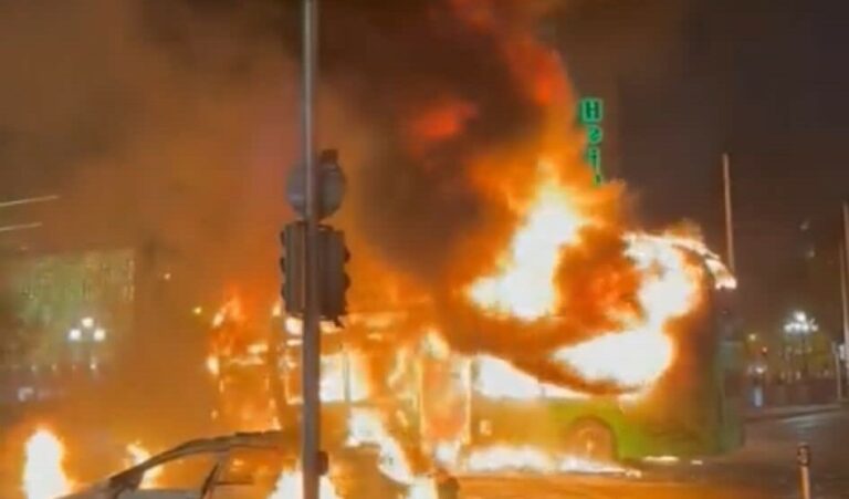 (VIDEO) Protesti u Dablinu nakon što je pet osoba povrijeđeno u napadu nožem