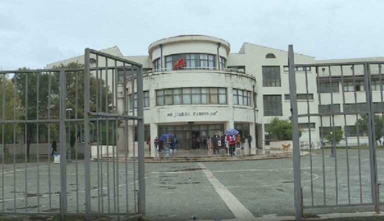 Tuča maloljetnika ispred škole; Popović: Dječak nema povreda