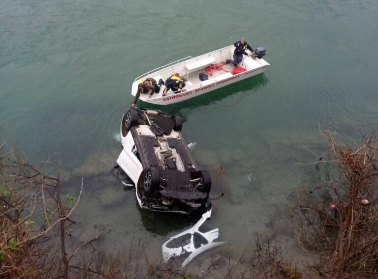 Podgorica: Automobil sletio u Moraču, traga se za jednom osobom