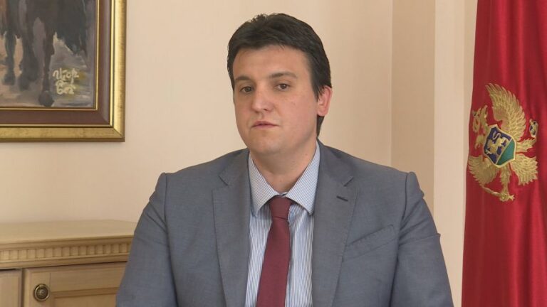 Milović od Savića traži da dostavi podatke o predmetima u kojima skoro tri godine nije izrečena prvostepena presuda