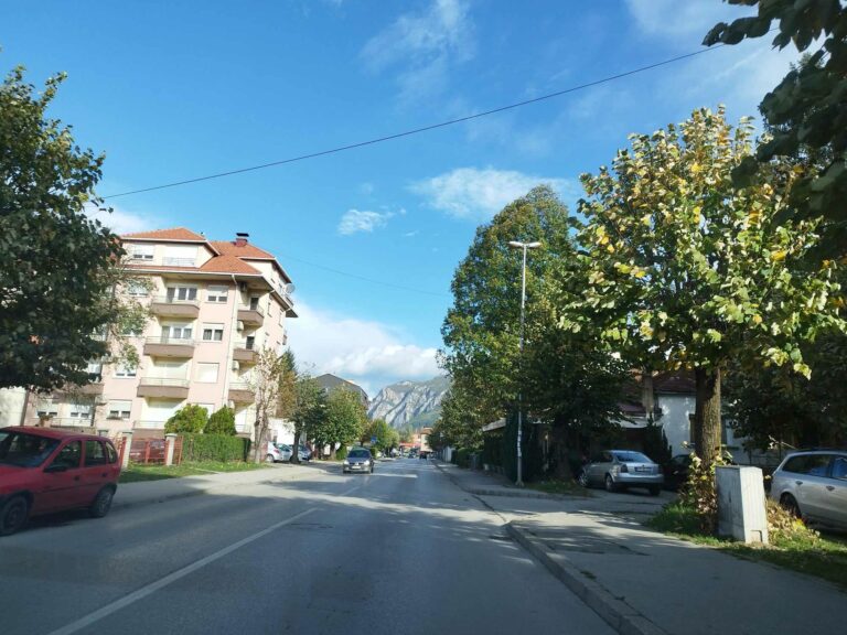 AMSCG: Vožnju prilagoditi uslovima i stanju na putu