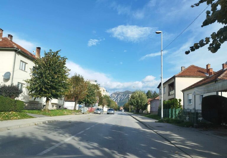 Putevi suvi, mjestimično smanjena vidljivost