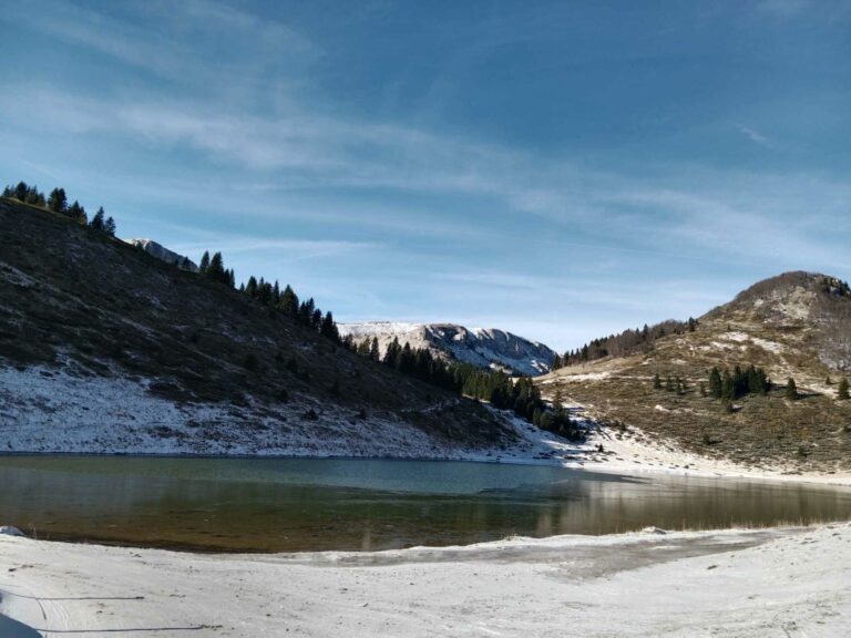 Na sjeveru ujutru jak mraz, sunčano na primorju
