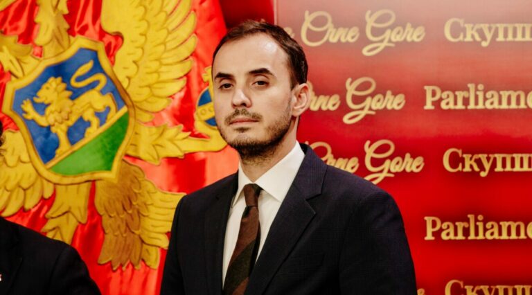 Konatar PES-u: Vlada Abazovića povećala penziju svim penzionerima