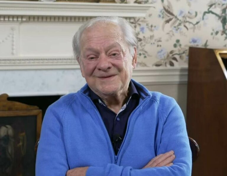 Dejvid Džejson se vraća na male ekrane ovog Božića u specijalnom izdanju „Mućki“!