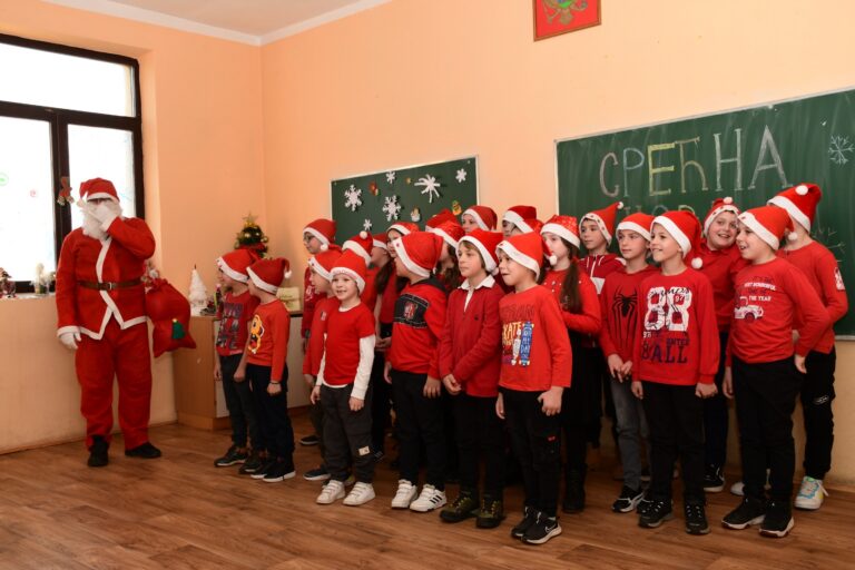 OŠ „Vukašin Radunović“ – PO Lužac: Novogodišnja priredba