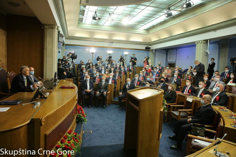 Platimo jednog i rješavamo sve: Lazović i kavčani dogovarali da kupovinom poslanika DPS-u omoguće opstanak na vlasti