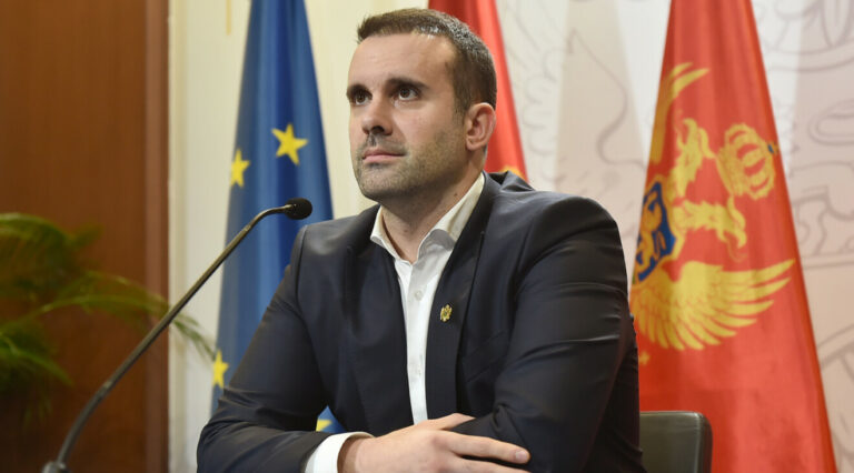 Vlada utvrdila predlog bužeta za narednu godinu, od 1. januara minimalna penzija biće 450 eura, faliće 650 miliona