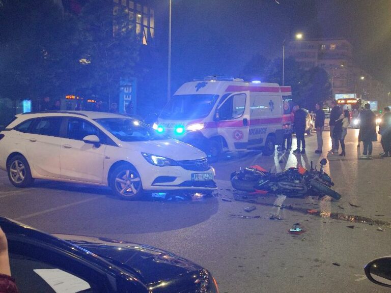 U BLIZINI CITY MALL-A: Sudar automobila i motocikla, jedna osoba povrijeđena