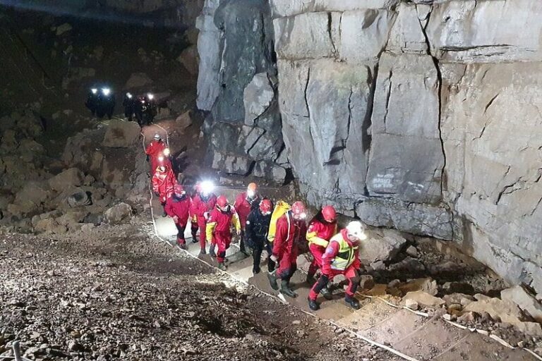 Slovenija: Tročlana porodica i vodiči evakuisani iz špilje gdje su bili zarobljeni od subote