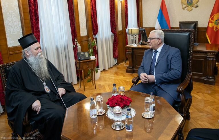 Dragović (Evropa sad): Sa trobojkom ništa sporno, to je zastava Kraljevine