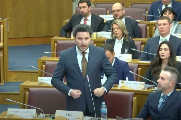 Abazović: Vasović među prvim smijenjenim policajcima, radujem se SKY prepiskama