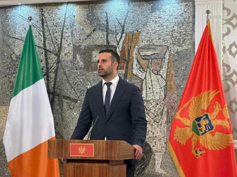 KOMENTAR PREMIJERA: Vlada slijedi zvaničnu politiku