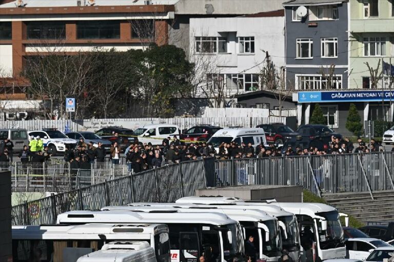 Napad u Istanbulu: Pet osoba ranjeno, napadači ubijeni