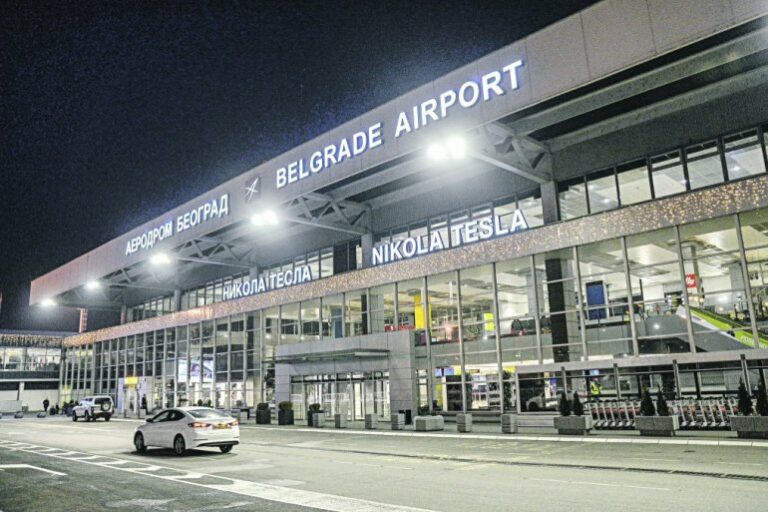 Pilot dobio dojavu o bombi! Zatvoren aerodrom „Nikola Tesla“, letovi preusmerni na Temišvar