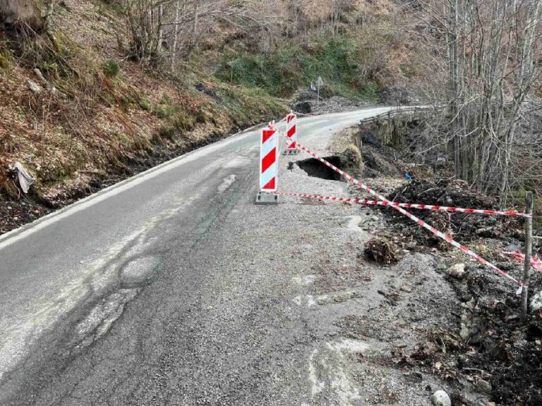 APELI OPŠTINE BEZ EFEKTA: Put preko Trešnjevika u sve gorem stanju, a sve prometniji