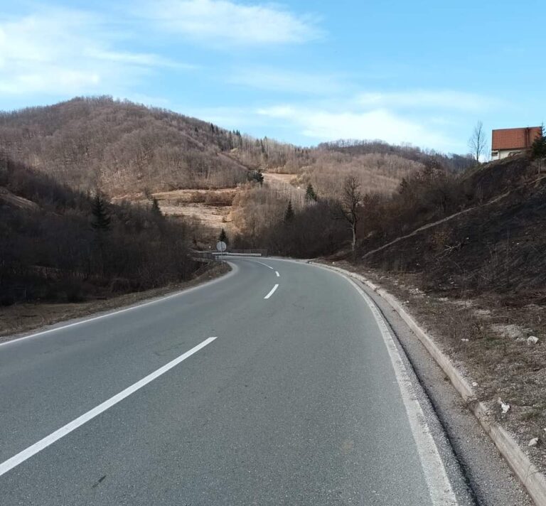 Vožnju prilagoditi uslovima na putu, poštovati saobraćajna pravila