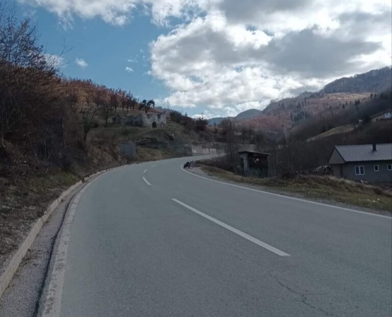 AMSCG: Većina puteva mokra i klizava