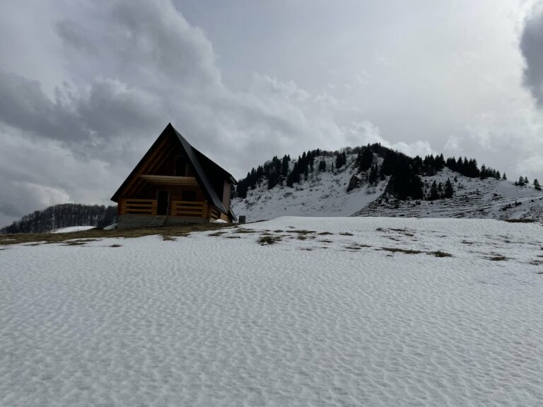 Promjenljivo oblačno, povremeno kiša