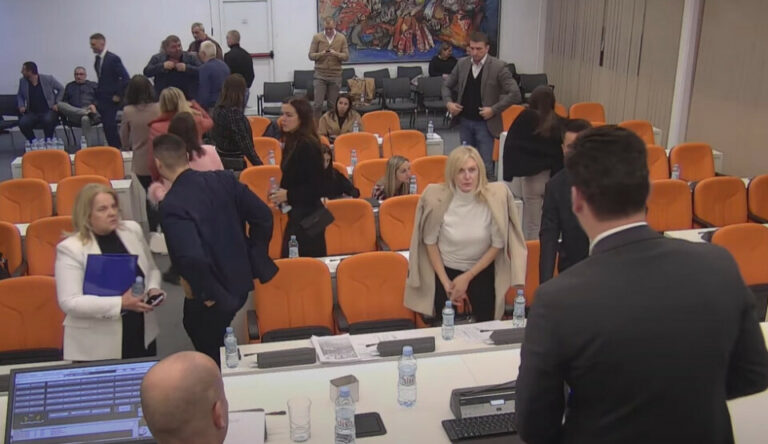 Bez podrške za privremeno udaljenje Božovića, Jovanović dao pauzu