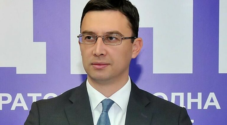 Bojović: Neprihvatljivo da se za kadrovska pitanja Uprave policije poziva i konsultuje Varhelji