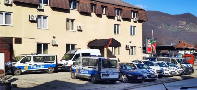 Određeno zadržavanje do 72 časa: Beranac osumnjičen za prijetnje i napad na policajce