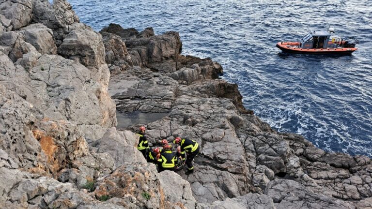 RT PLATAMUNI: Mladić pao sa stijene u Kotoru