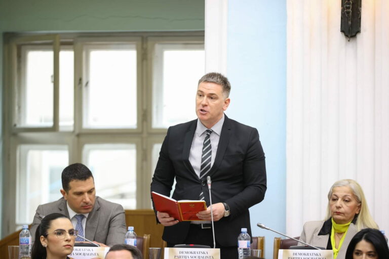 Huter (DPS): Knežević nastavlja da nipodaštava Vojsku Crne Gore, da reaguje Ministarstvo odbrane