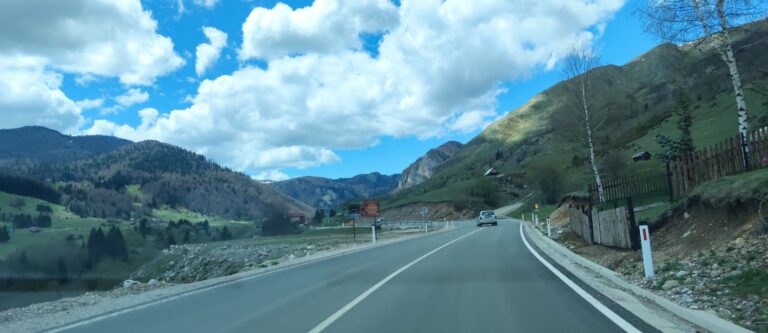 AMSCG: Putevi mokri i klizavi, vidljivost smanjena