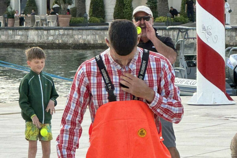 (VIDEO/FOTO) Đoković se prerušio u ribara, pa zatim iznenadio mališane