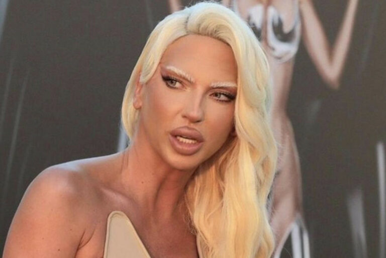 Oglasila se Karleuša: Evo, duboko se izvinjavam, nismo braća