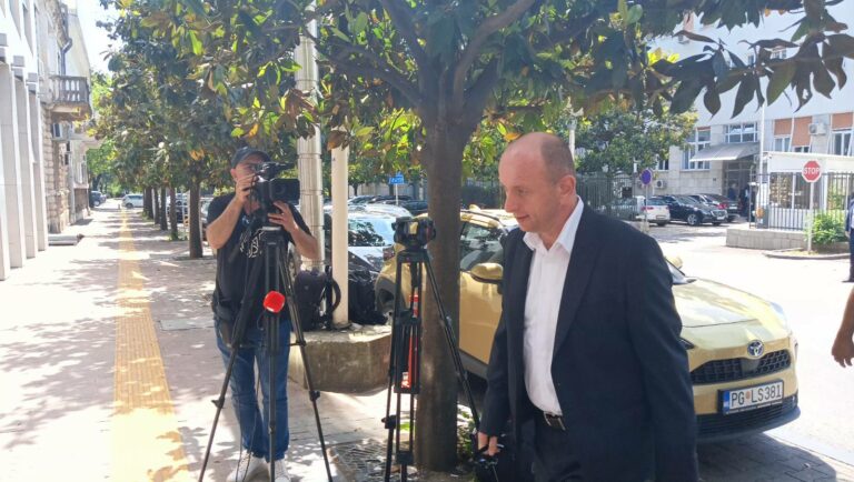 Knežević: Upitna podrška Vladi ako podrži rezoluciju o Srebrenici