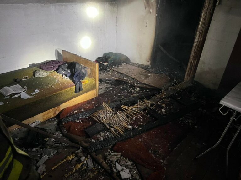 NIKŠIĆ: Izgorio dio kuće u Humcima, povrijeđene dvije osobe