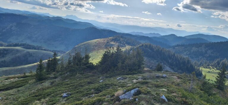 Promjenljivo oblačno sa dužim sunčanim intervalima