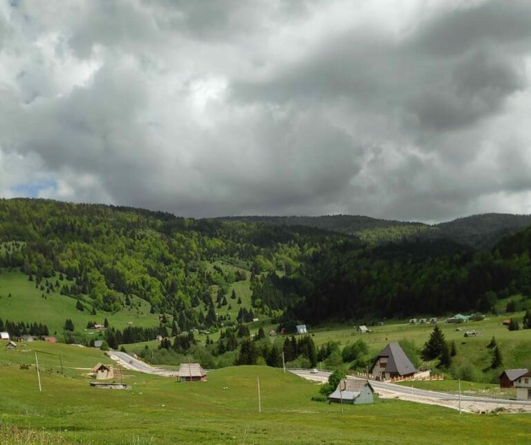 Danas oblačno sa kišom i grmljavinom