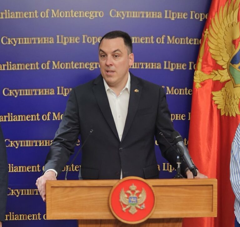 Vuković poziva Kneževića da podnese krivičnu prijavu protiv njega, kako bi ga mogao tužiti za lažno prijavljivanje